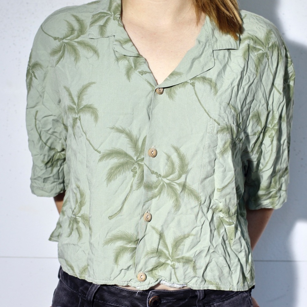 Brandy Melville cropped Button down